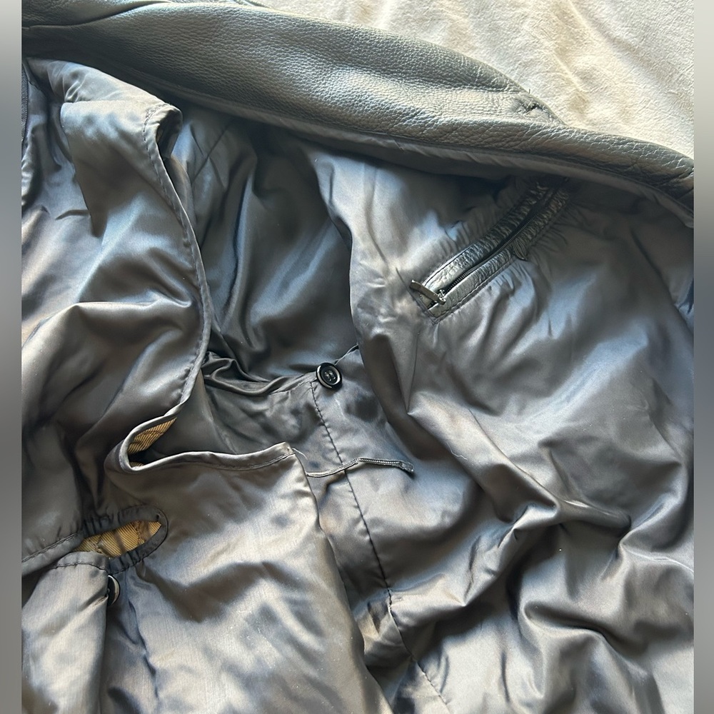 M. Julian Wilson’s heavy leather coat - Picture 3 of 10